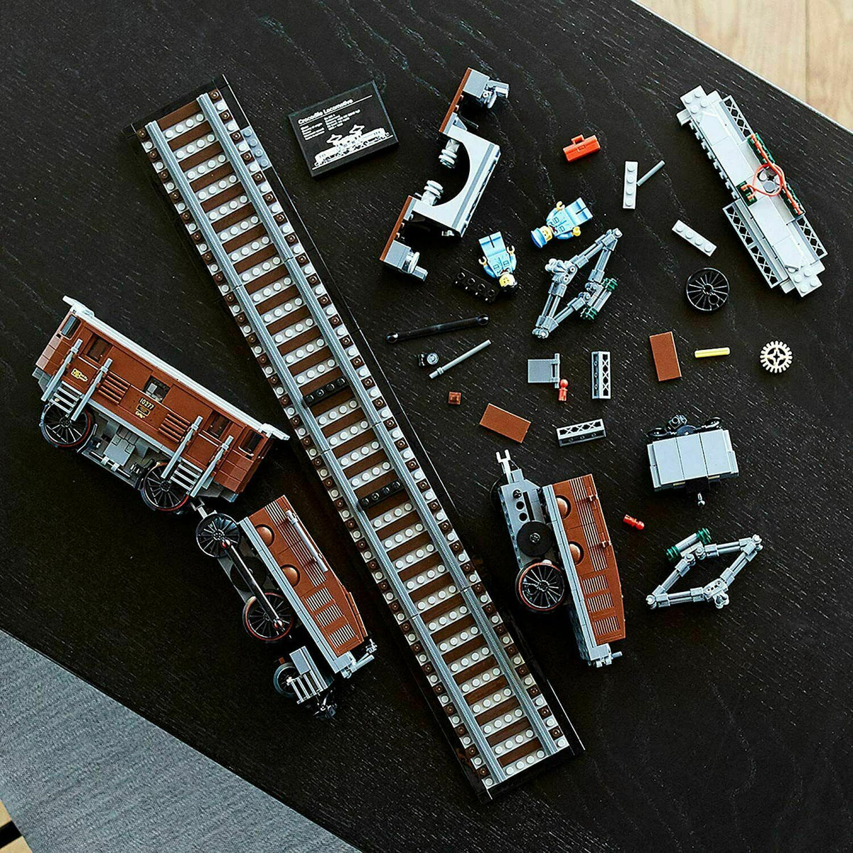 LEGO Creator: Crocodile Locomotive 10277 Train